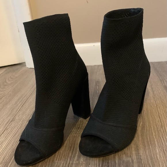 Kenneth Cole New York, Women's Dahvi Peep-Toe Ankle Booties, 6.5,Like New,No Box - Picture 3 of 15